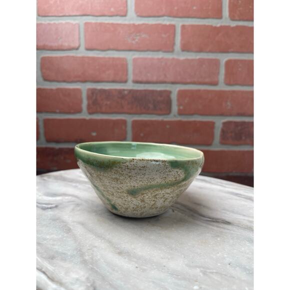 Unknown Brand Studio Pottery Serotonin Bowl Green Speckled Molecule Mark 6" - Picture 2 of 7